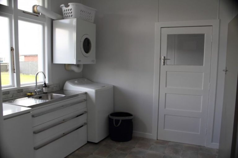 Photo of property in 39 Mary Street, Winton, 9720