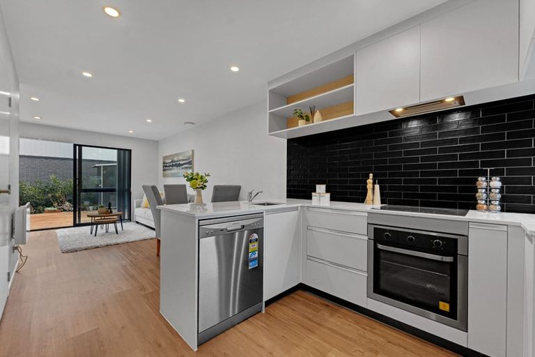 Photo of property in 2/119 Bruce Mclaren Road, Henderson, Auckland, 0612