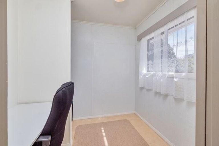 Photo of property in 30 Sutton Crescent, Papakura, 2110