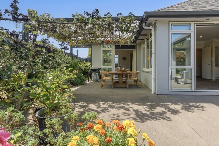 Photo of property in 22 Hansard Place, Bethlehem, Tauranga, 3110