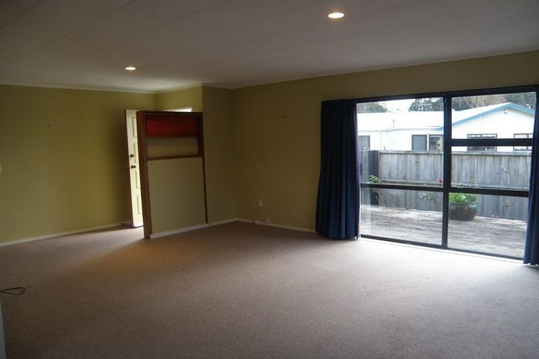 Photo of property in 3 Atarau Grove, Paraparaumu, 5032