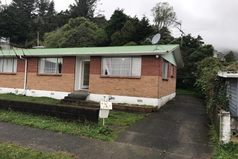 Photo of property in 113-115 Horoeka Street, Stokes Valley, Lower Hutt, 5019