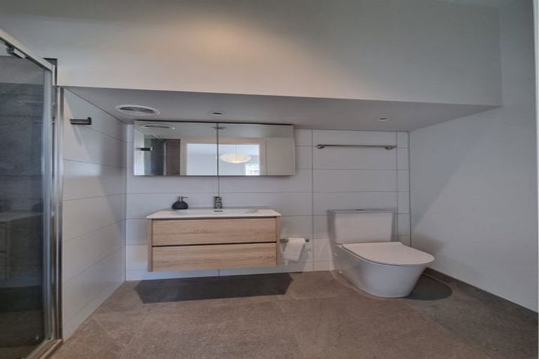 Photo of property in 1/105 Onewa Road, Northcote, Auckland, 0627