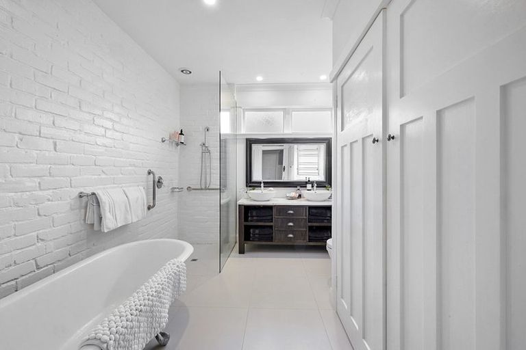 Photo of property in 15 Holsworthy Road, Lower Vogeltown, New Plymouth, 4310