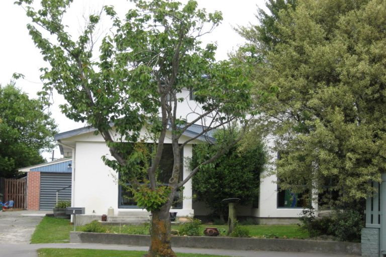 Photo of property in 8 Shirldale Place, Avonhead, Christchurch, 8042