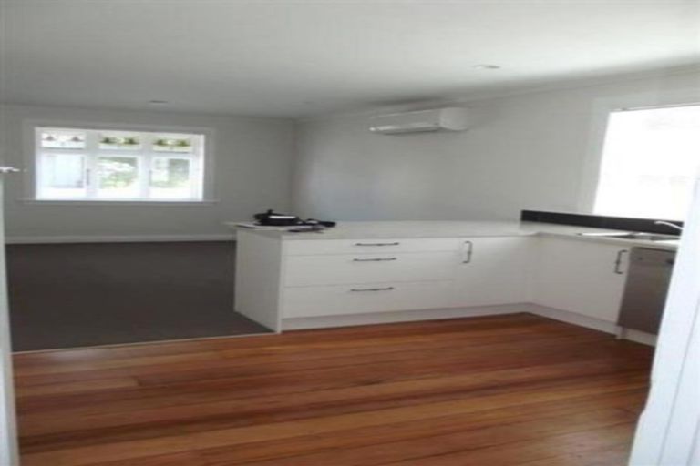 Photo of property in 83 Young Street, New Plymouth, 4310