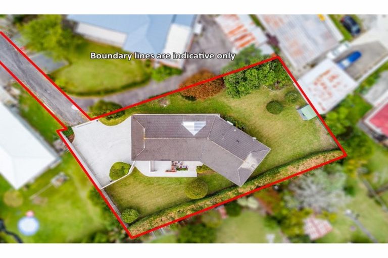 Photo of property in 17 Scanlen Terrace, Kelston, Auckland, 0602