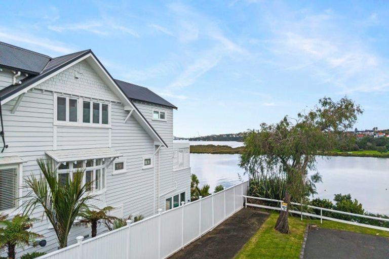 Photo of property in 1 Bangor Street, Point Chevalier, Auckland, 1022
