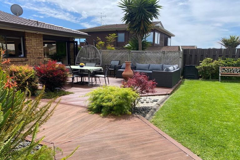 Photo of property in 37 Pigeon Mountain Road, Half Moon Bay, Auckland, 2012