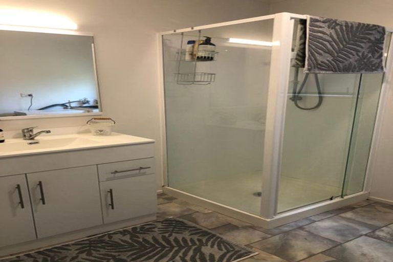 Photo of property in 32 Rosario Crescent, Red Beach, 0932