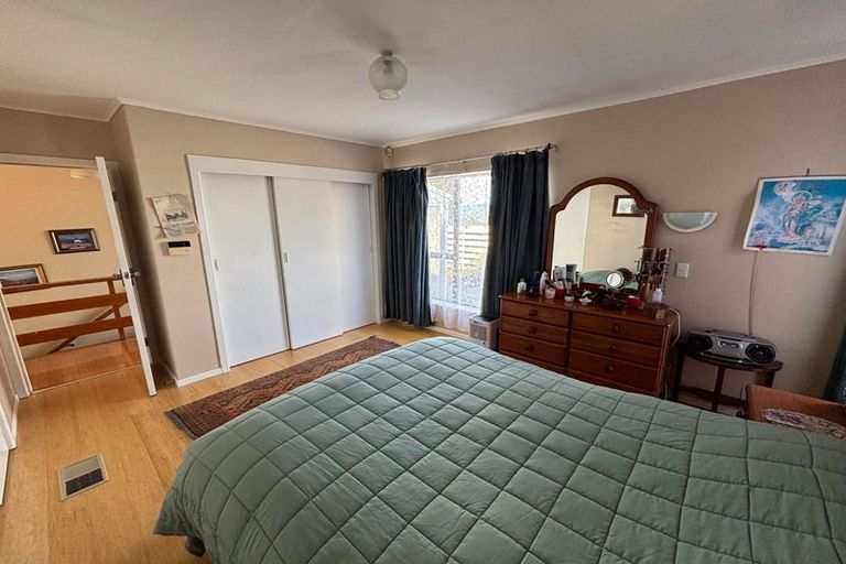 Photo of property in 272 Dowse Drive, Maungaraki, Lower Hutt, 5010