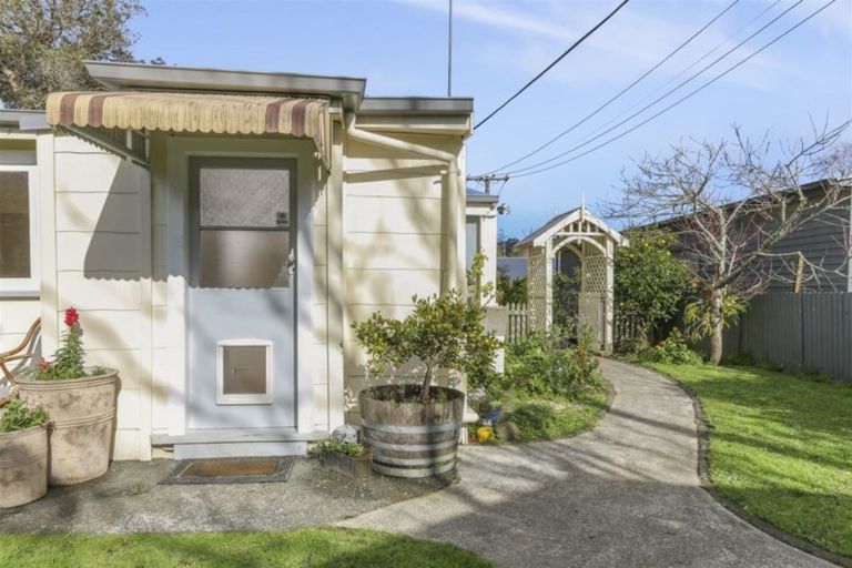 Photo of property in 743 Swanson Road, Swanson, Auckland, 0612