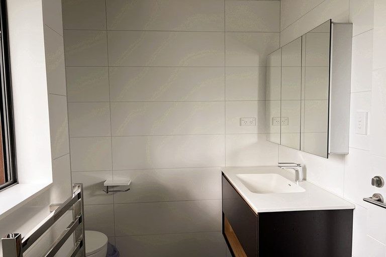 Photo of property in 18a Hazel Glen, Bayview, Auckland, 0629