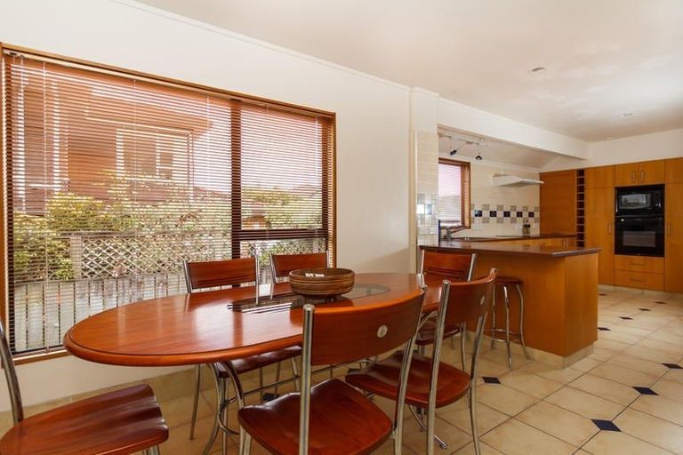 Photo of property in 27a Horotutu Road, Greenlane, Auckland, 1061