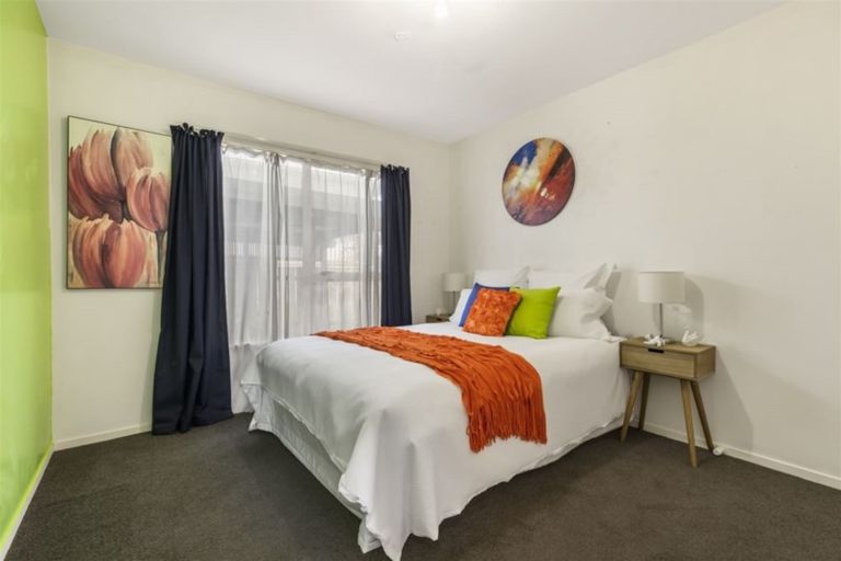 Photo of property in 2/55 Sungrove Rise, Sunnyvale, Auckland, 0612