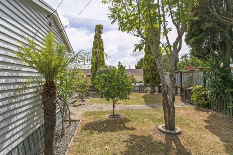 Photo of property in 1/5 Woodside Road, Manurewa, Auckland, 2102