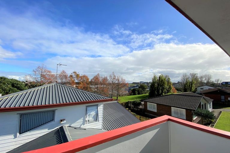 Photo of property in 1/9 Mira Place, Windsor Park, Auckland, 0632