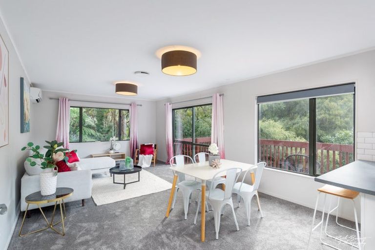 Photo of property in 2/126 Tirohanga Road, Tirohanga, Lower Hutt, 5010