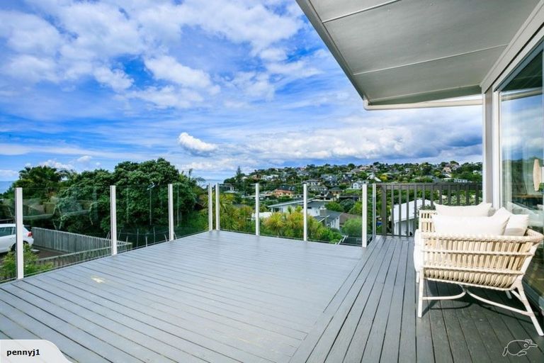 Photo of property in 2/33 Hyde Road, Rothesay Bay, Auckland, 0630