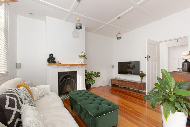 Photo of property in 16 Formby Avenue, Point Chevalier, Auckland, 1022