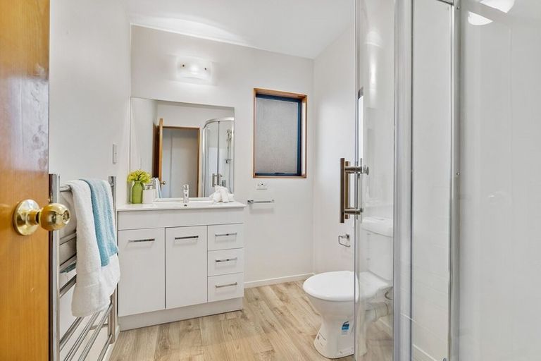 Photo of property in 2/6 County Road, Torbay, Auckland, 0630