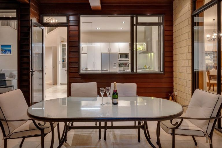 Photo of property in 39 Armstrong Farm Drive, East Tamaki Heights, Auckland, 2016