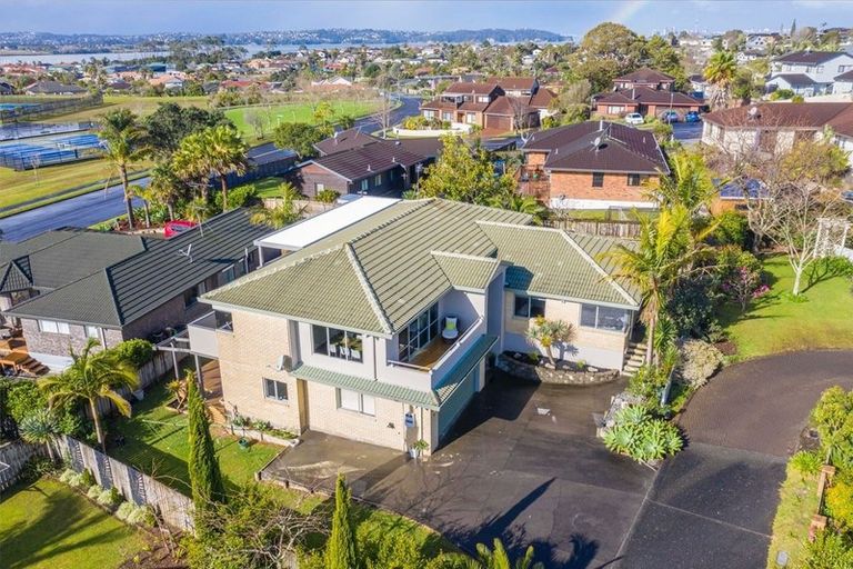 Photo of property in 6 Hogarth Rise, West Harbour, Auckland, 0618