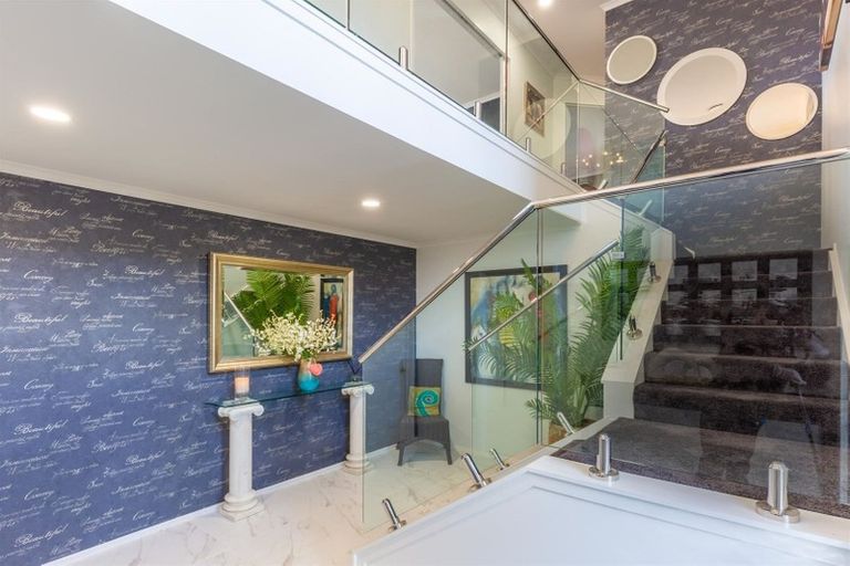 Photo of property in 6 Hogarth Rise, West Harbour, Auckland, 0618
