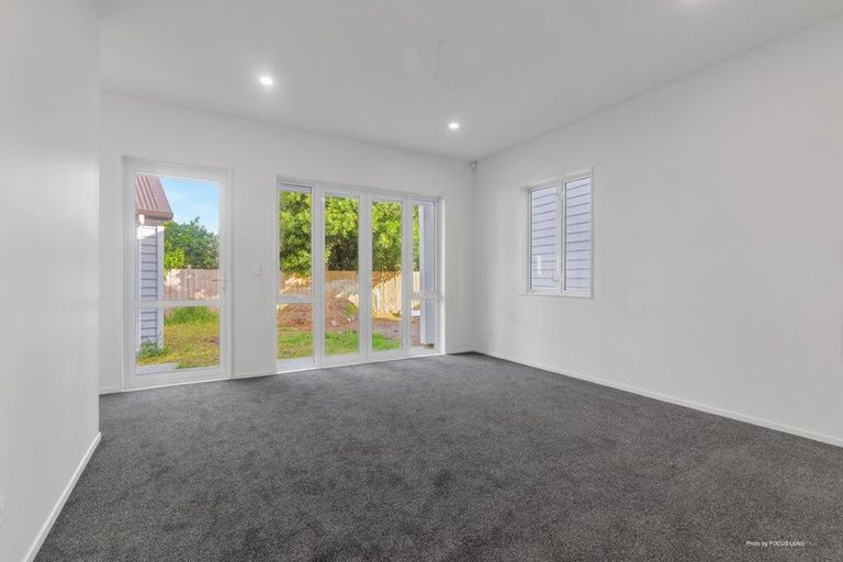 Photo of property in 27 Stitchbird Crescent, Papakura, 2110