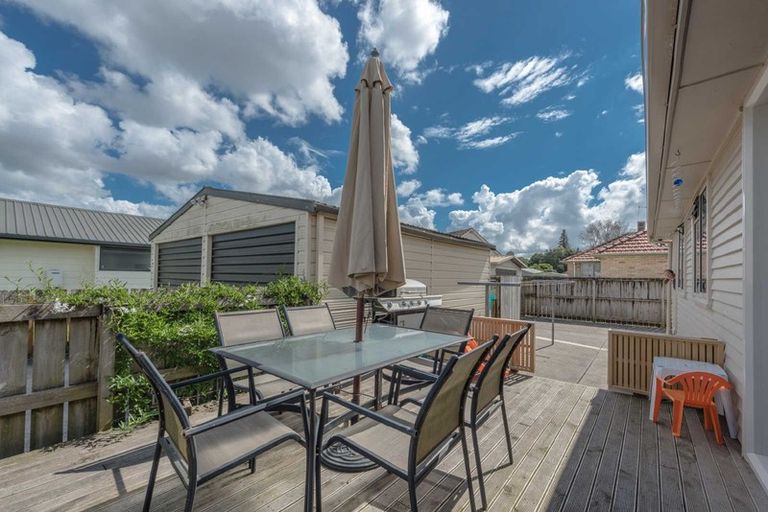 Photo of property in 9 Dowding Street, Melville, Hamilton, 3206