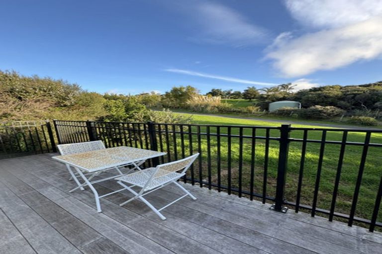 Photo of property in 60 Roberts Road, Matakatia, Whangaparaoa, 0930