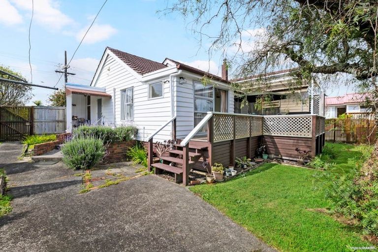 Photo of property in 30 Hutchinsons Road, Bucklands Beach, Auckland, 2014