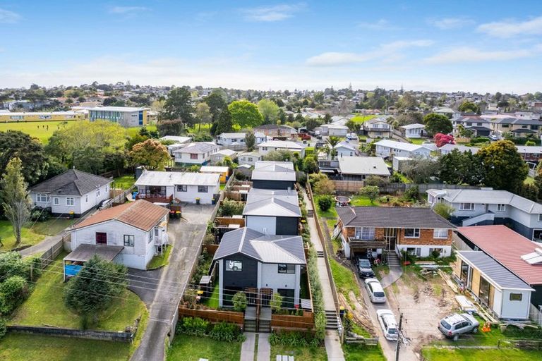 Photo of property in 6/102 Millbrook Road, Sunnyvale, Auckland, 0612