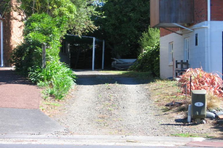 Photo of property in 5 Dawn Place, Te Atatu South, Auckland, 0610