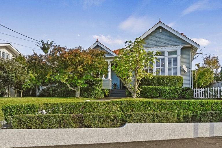 Photo of property in 58 Hinemoa Street, Birkenhead, Auckland, 0626
