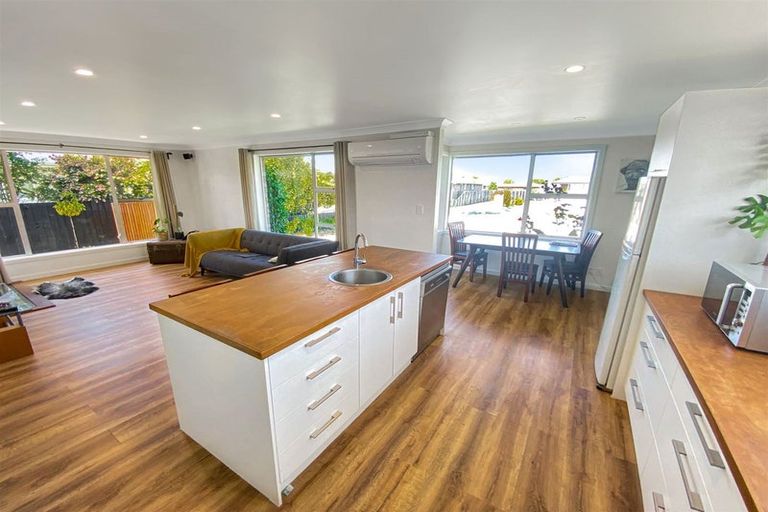 Photo of property in 11 Ian Place, Bishopdale, Christchurch, 8053