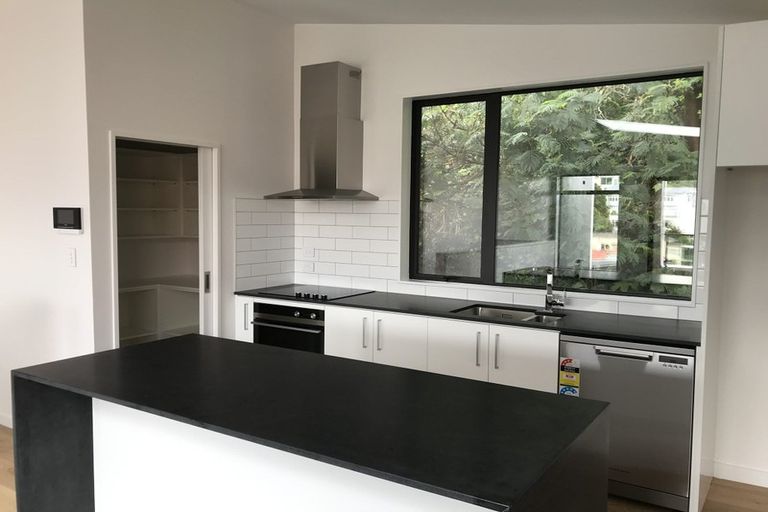 Photo of property in 1/18 Oriental Terrace, Oriental Bay, Wellington, 6011