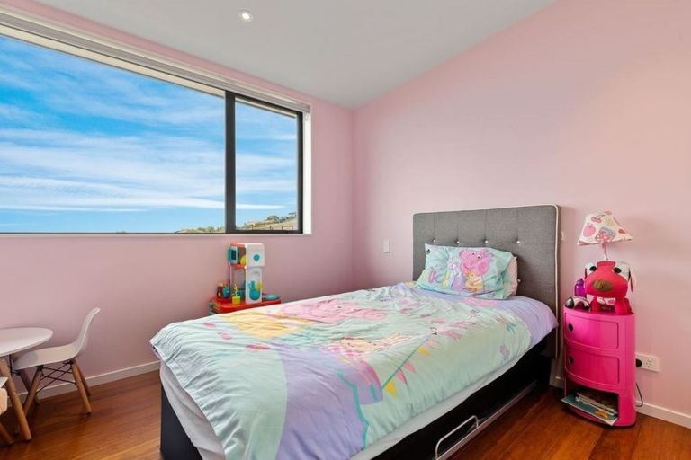 Photo of property in 6 Whiterock Lane, Richmond Hill, Christchurch, 8081