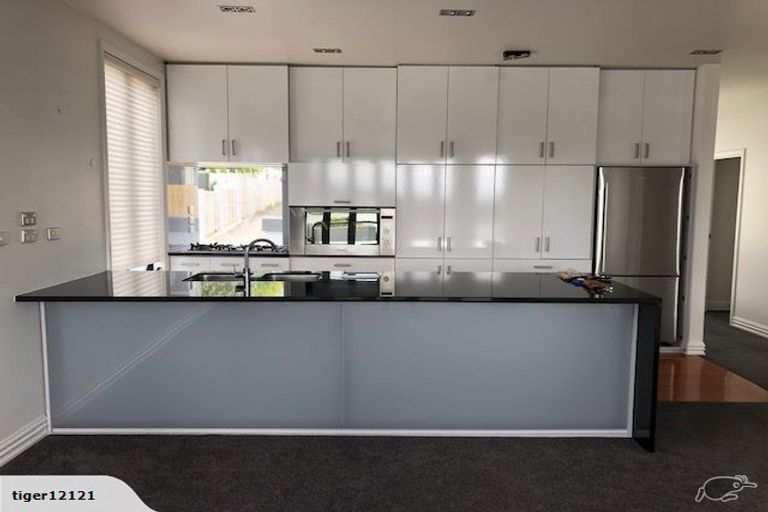 Photo of property in 2/61 Beresford Street, Bayswater, Auckland, 0622