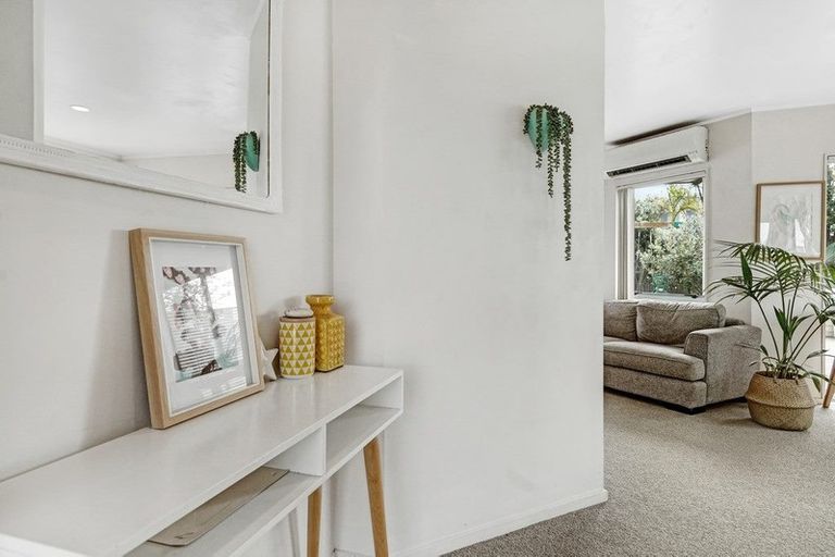 Photo of property in 4 Tiroroa Avenue, Te Atatu South, Auckland, 0610