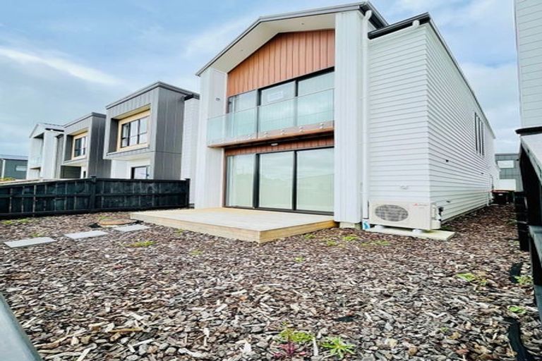 Photo of property in 28 Parahau Road, Papakura, 2110