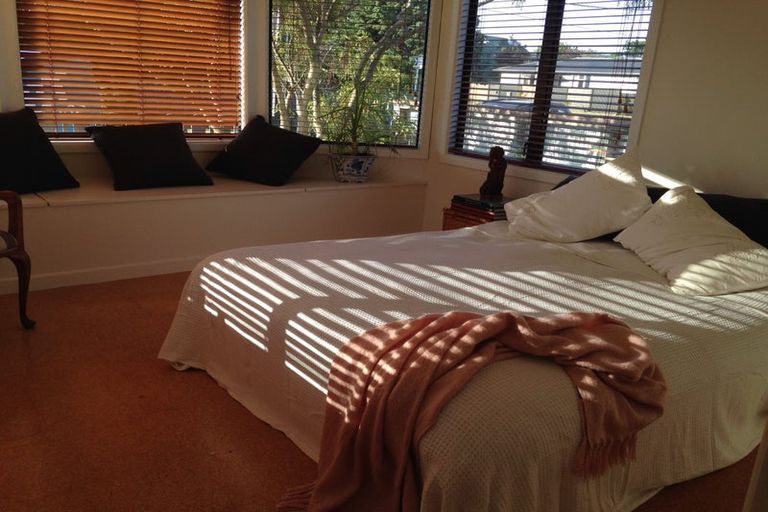 Photo of property in 24 Golf Road, Paraparaumu Beach, Paraparaumu, 5032