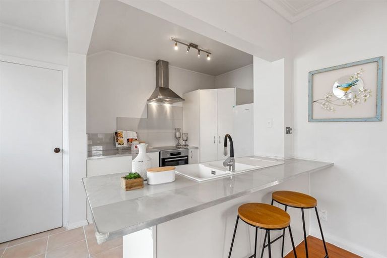 Photo of property in 60a Waimumu Road, Massey, Auckland, 0614