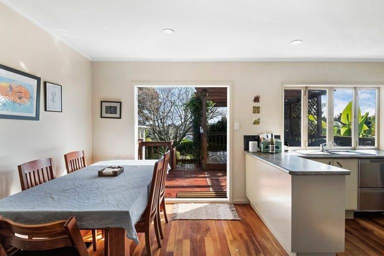 Photo of property in 52 Vera Road, Te Atatu South, Auckland, 0610