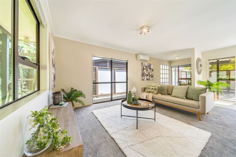 Photo of property in 92d Kamahi Street, Stokes Valley, Lower Hutt, 5019