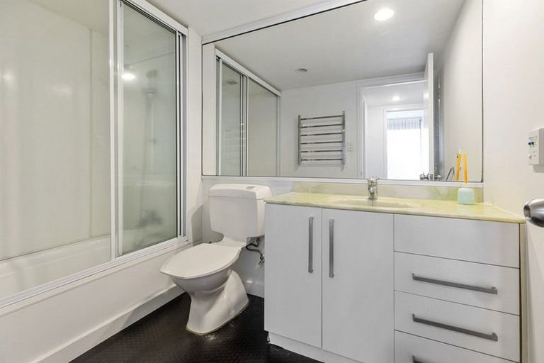 Photo of property in 4/10 Marine Parade, Mount Maunganui, 3116