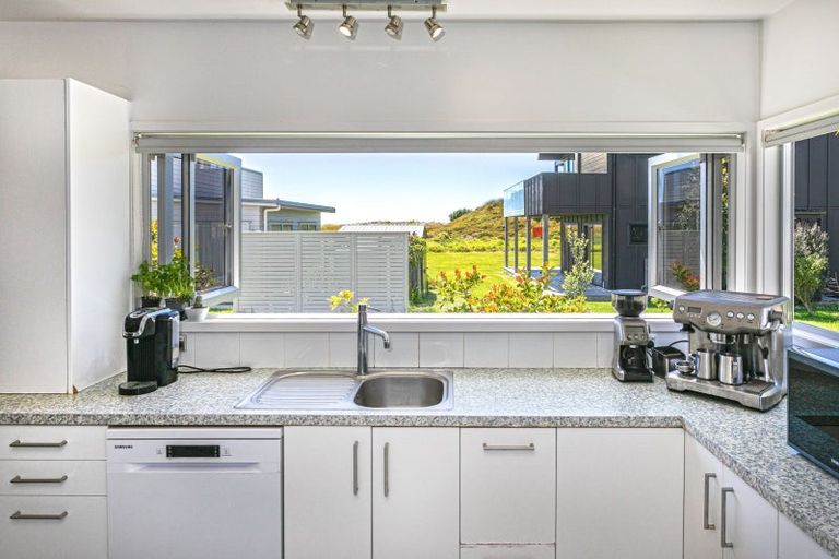 Photo of property in 15 Moray Place, Whiritoa, Whangamata, 3691