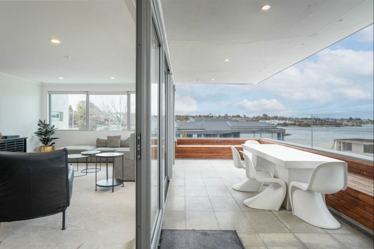 Photo of property in 225 Lake Terrace, Waipahihi, Taupo, 3330