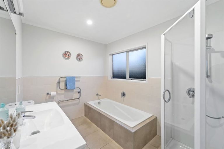 Photo of property in 232a Centreway Road, Orewa, 0931