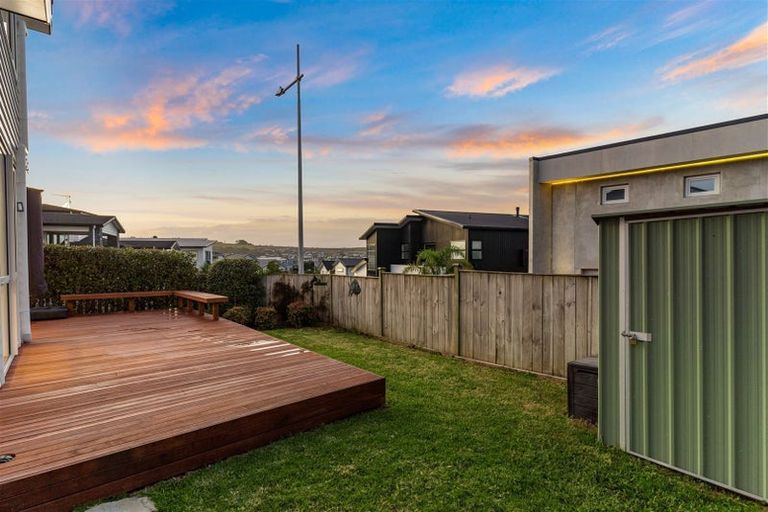 Photo of property in 17 Bounty Road, Long Bay, Auckland, 0630